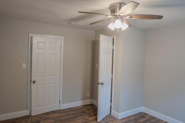 Building Photo - 129 W Church St