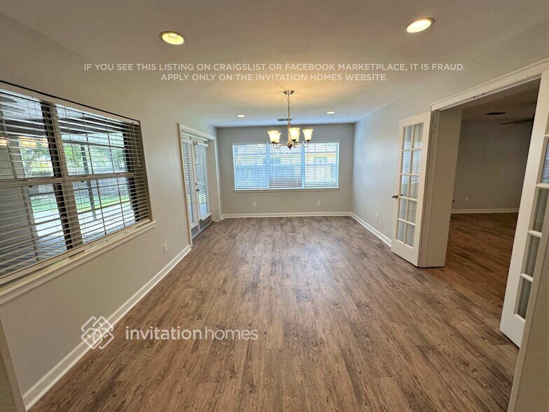 Building Photo - 705 Carvell Dr
