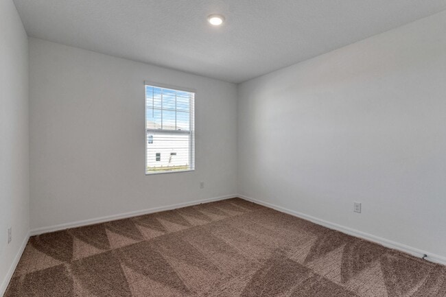 Building Photo - Like-New Ashton Woods Spacious 5BR 4BA, Prime Location Near I-4!