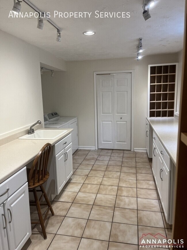 Building Photo - 709 Rock Elm Ct