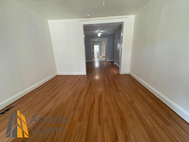 Building Photo - Comfortable 3-Bedroom with Hardwood Floors...