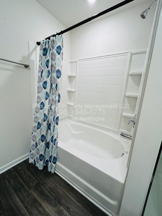 Building Photo - 9315 Grand Valley Dr