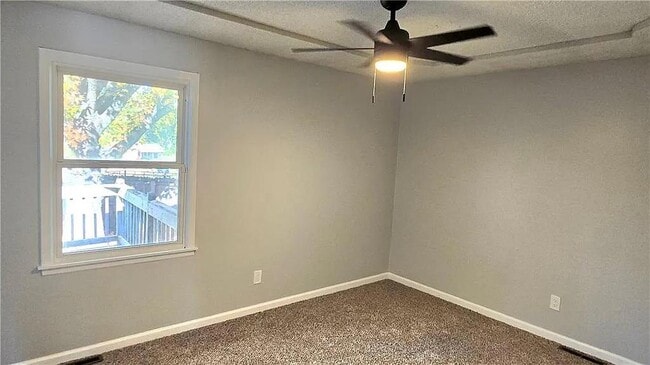 Building Photo - 518 SE Timbercreek Ln