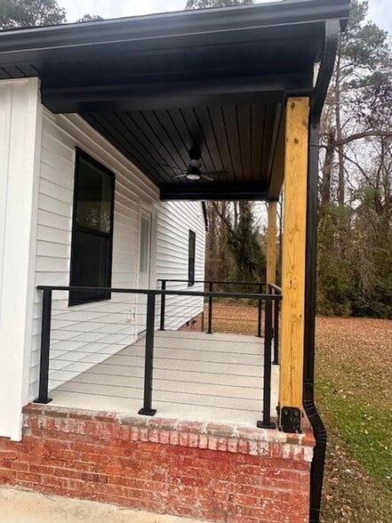 Building Photo - 1211 West Dr