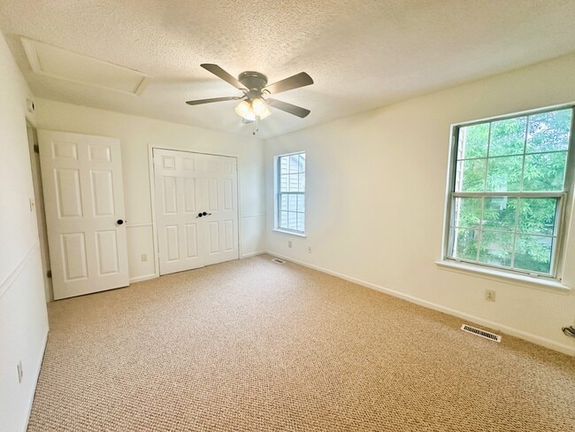 Building Photo - 5265 Settlers Park Dr