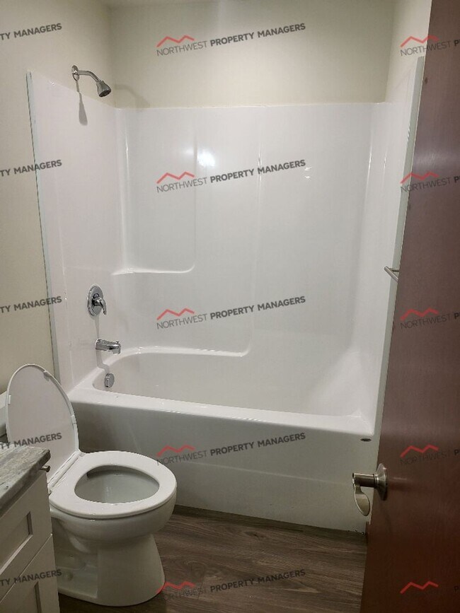 Building Photo - R289A