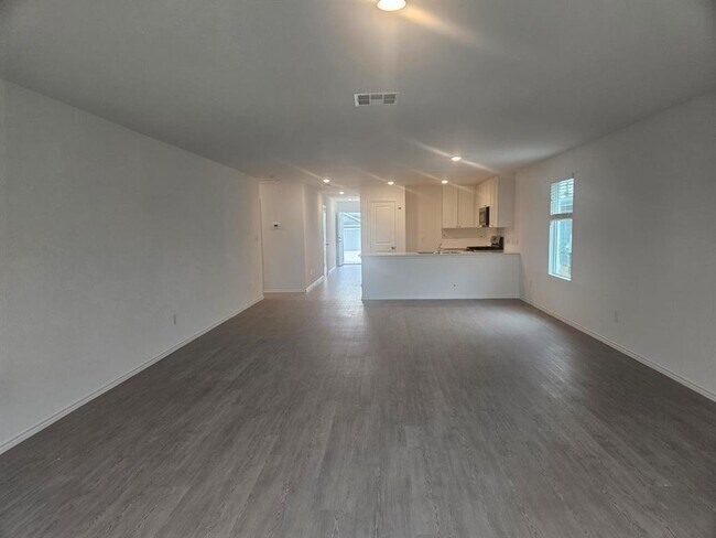 Building Photo - 2329 Silvercloud Dr