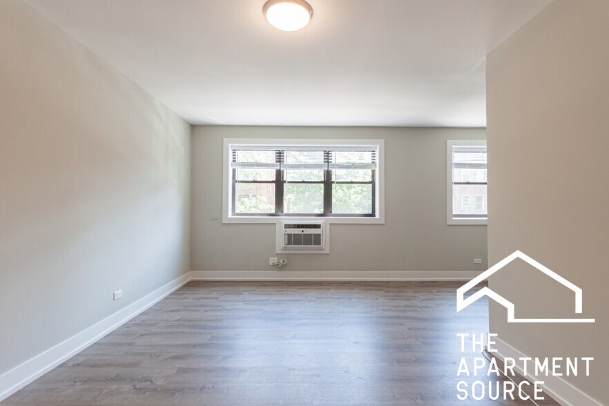 Building Photo - 529 W Surf St