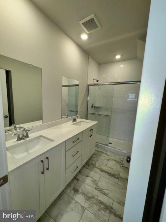 Building Photo - 701 Platinum Dr