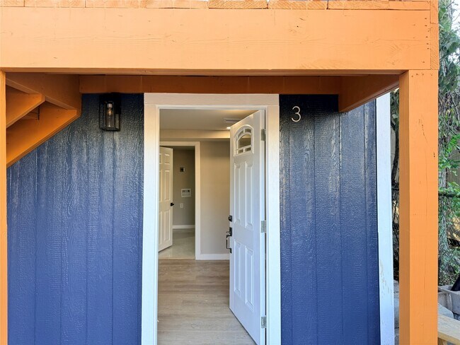 Building Photo - 2209 Gano St