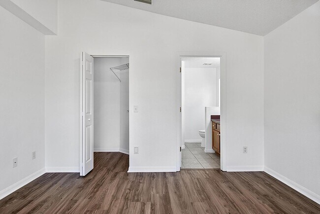 Building Photo - 15 Renmont Ct