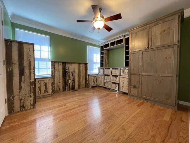 Building Photo - 2 Bedroom/2 Bath Home in Albemarle