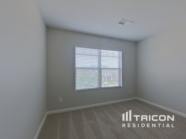 Building Photo - 124 Sims Ct