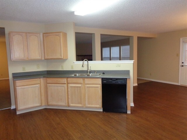 Building Photo - 626 Hickory Pine Dr
