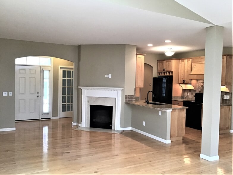 Building Photo - 5298 Fredericks Stand