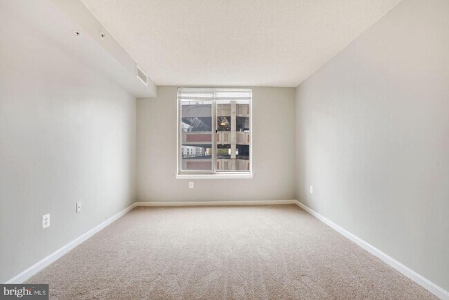 Building Photo - 2726 Gallows Rd