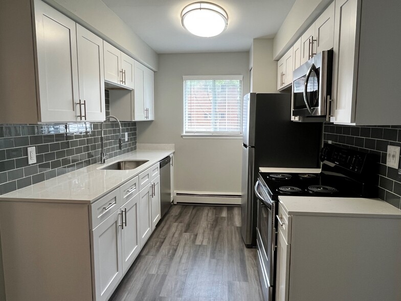 NEWLY RENOVATED UNITS NOW AVAILABLE - Stephenson House - Madison Heights, MI