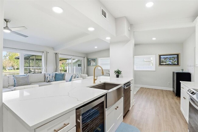 Building Photo - 2705 Gulfstream Rd