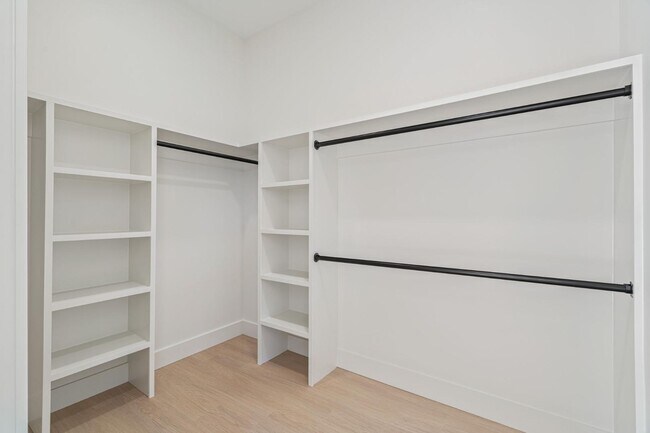 Building Photo - 7826 S Northshore Dr