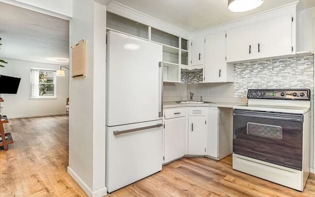 Building Photo - 3-Bedroom Home with Large Backyard For Rent!