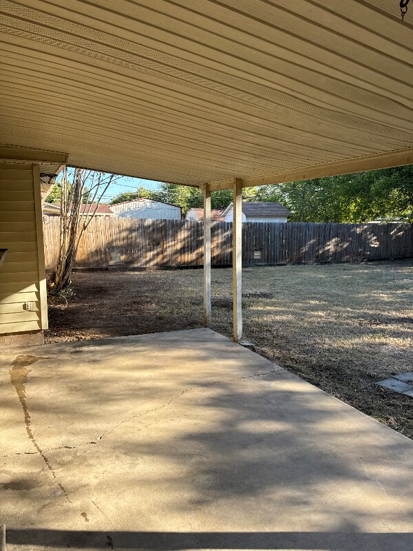 Building Photo - 618 Comal Ave