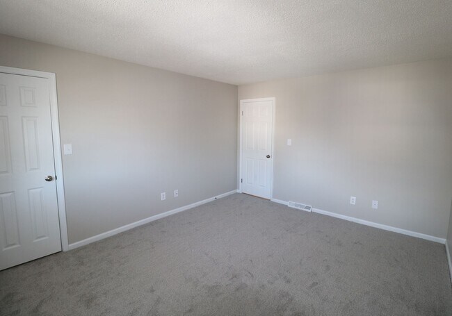 Building Photo - 4007 S Bend Dr