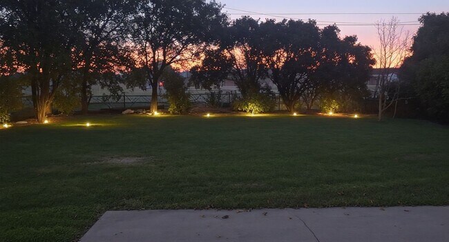 Building Photo - 1003 N 4th St