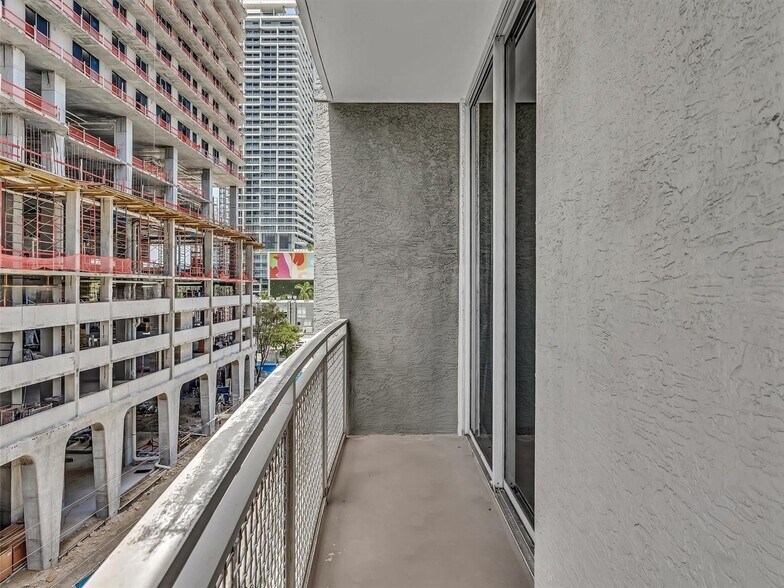 Building Photo - 444 NE 30th St
