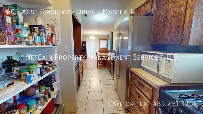 Building Photo - 405 Circleway Dr