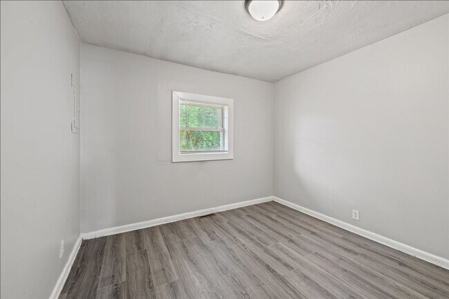 Building Photo - 1783-1783 Roosevelt Ave