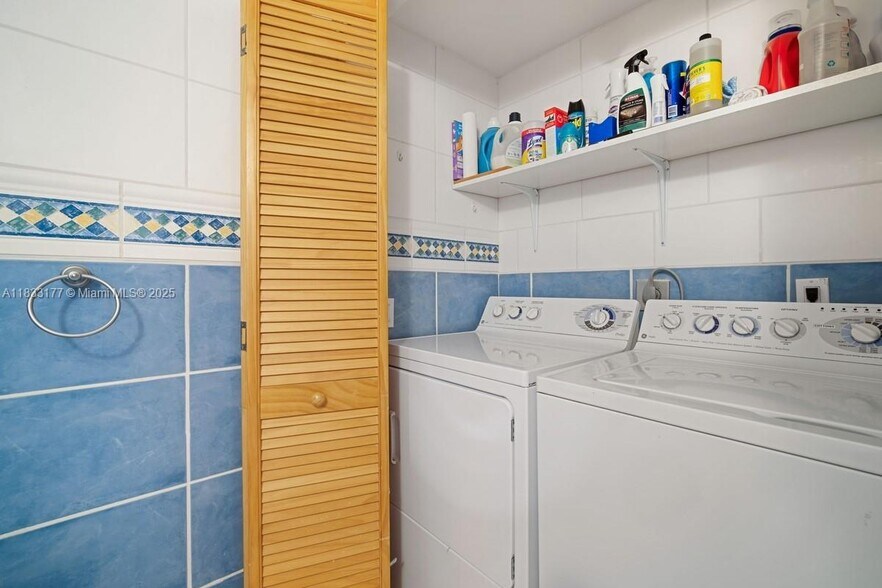 Building Photo - 3610 Yacht Club Dr