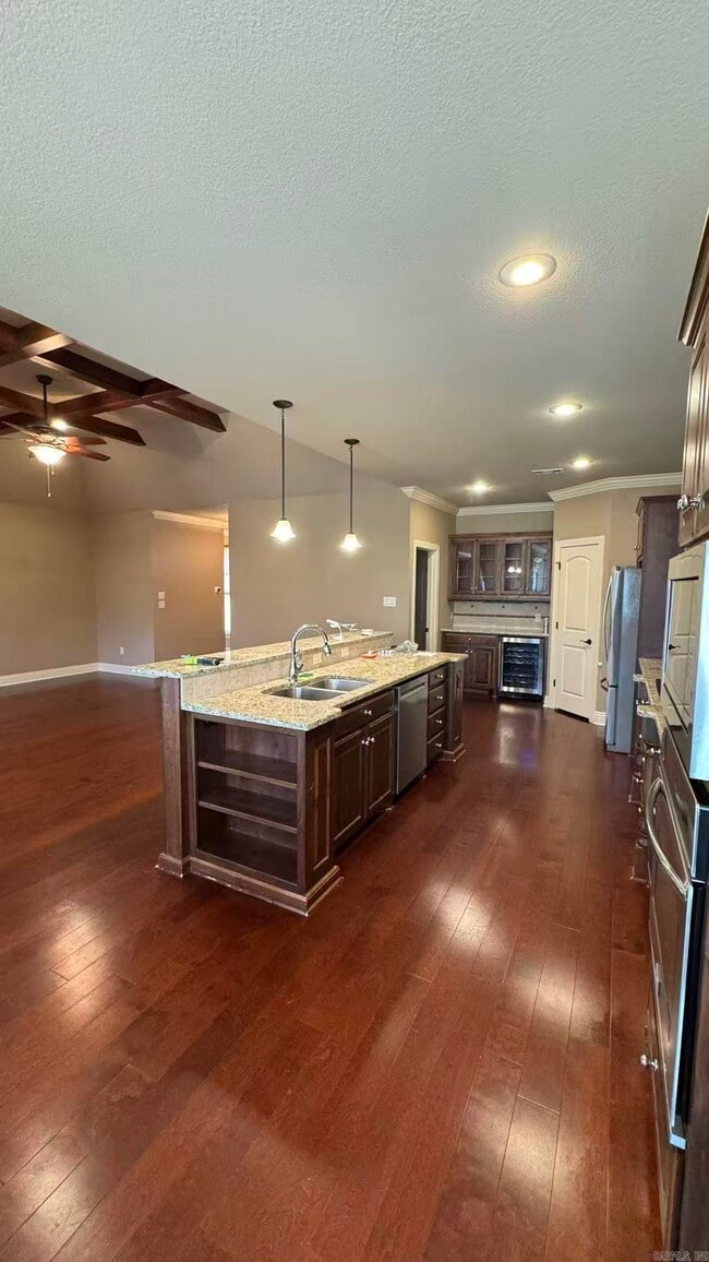 Building Photo - 121 Cabanel Dr