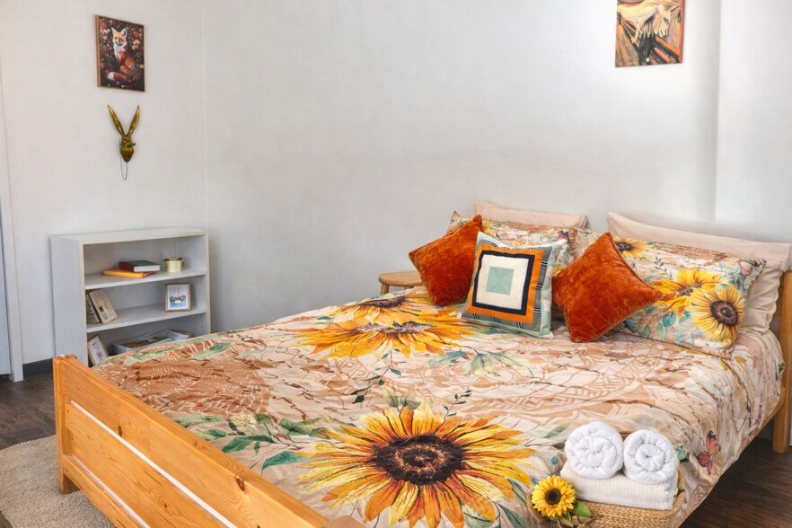 Building Photo - 2811 Dracena St