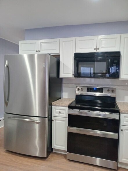 Building Photo - 657 Pine Hill St