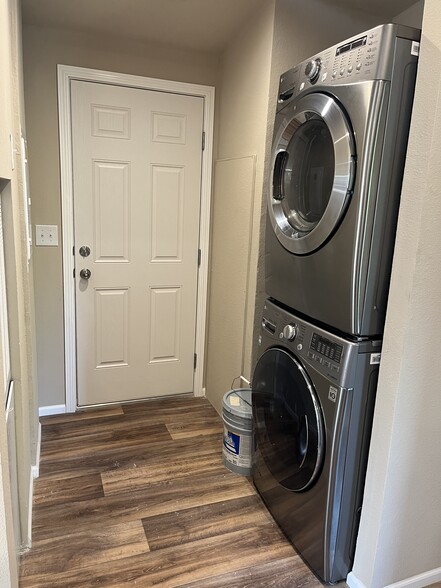 Building Photo - 9344 N Chicago Ave