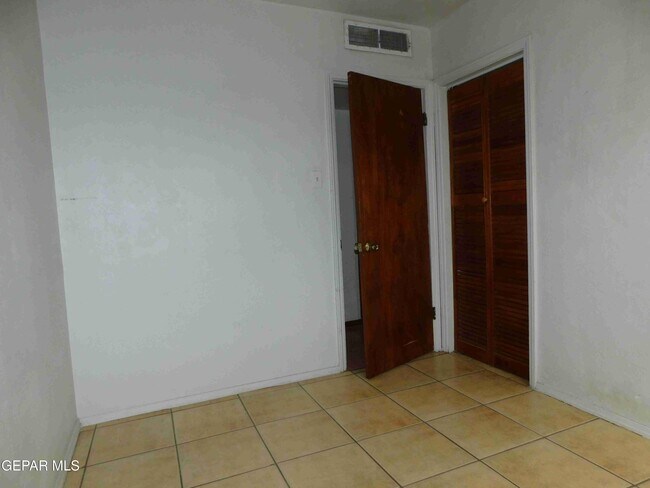 Building Photo - 7423 Mojave Dr