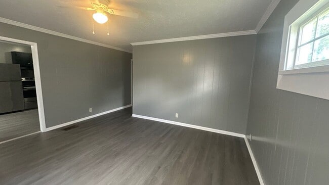 Building Photo - FIRST FULL MONTHS RENT FREE!! 2 Bedroom Duplex with Huge Back Yard!