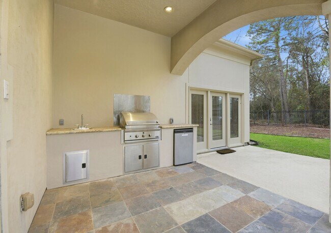 Building Photo - 30 N Palmiera Cir