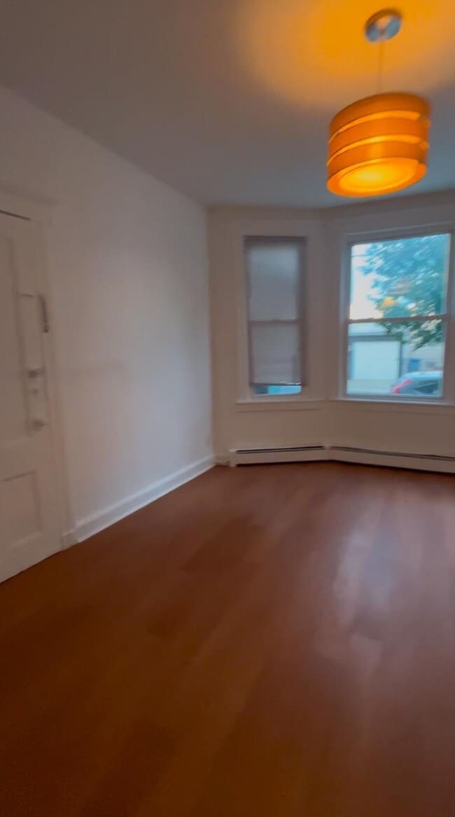 Building Photo - 907 18th St