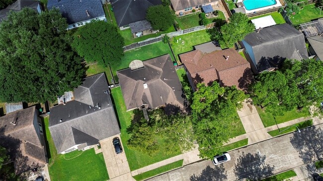 Building Photo - 7015 Yardley Dr