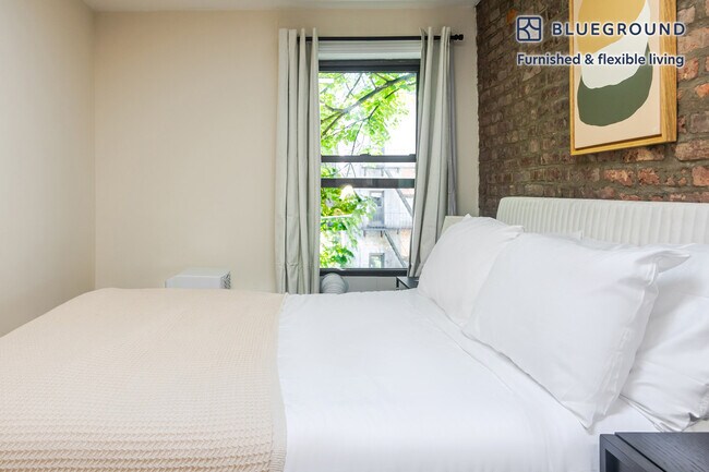 Building Photo - 316 W 14th St