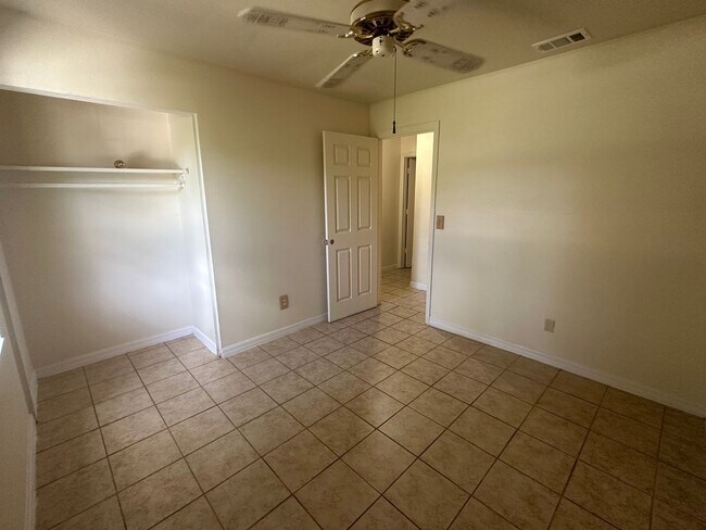 Building Photo - VERO BEACH HIGHLANDS