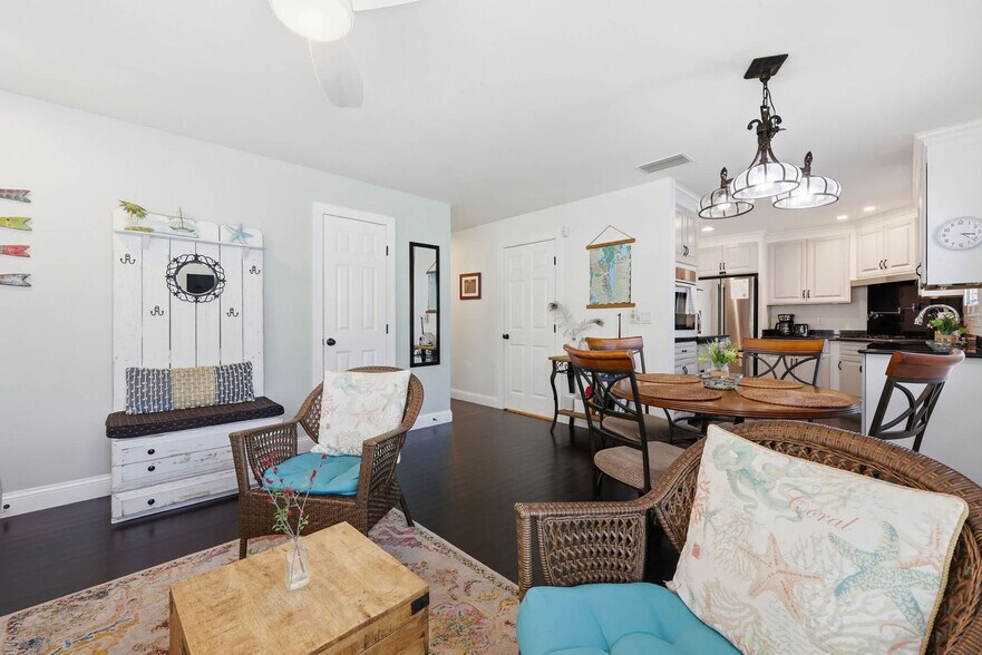 Building Photo - 36 Weeden St