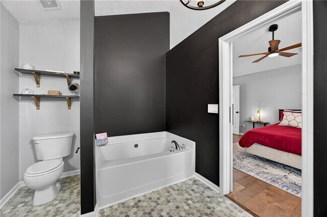 Building Photo - 9899 Vista Cir