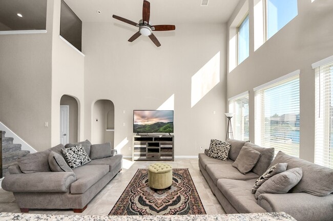 Building Photo - 29482 Westhope Dr