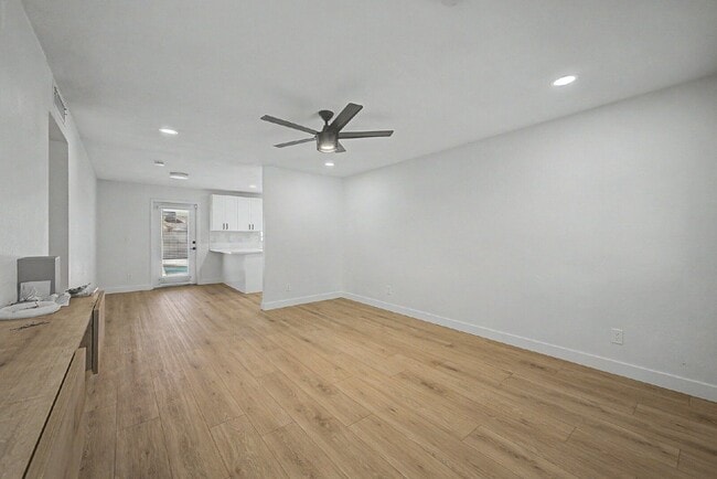 Building Photo - 2303 E Inverness Ave