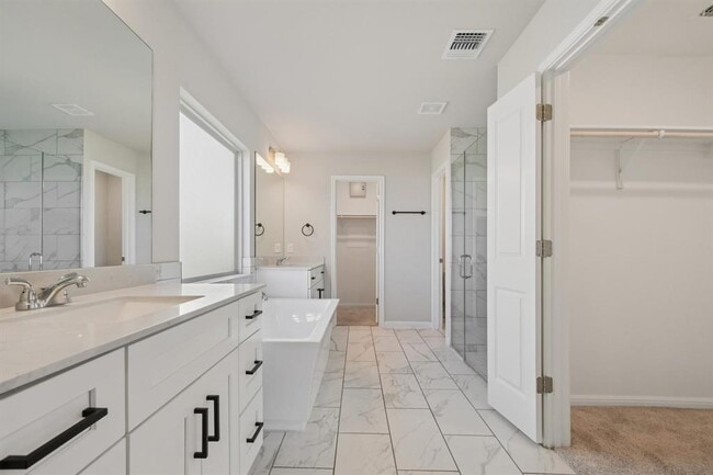 Building Photo - 112 Comet Pointe Dr