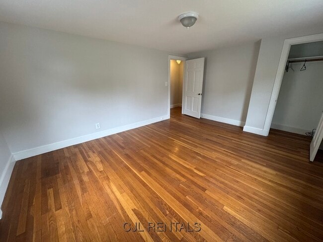 Building Photo - 161 Hunnewell St