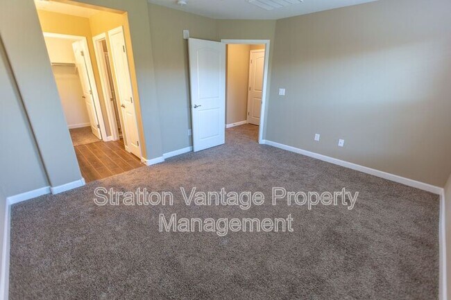 Building Photo - 240 W Juniper Ave