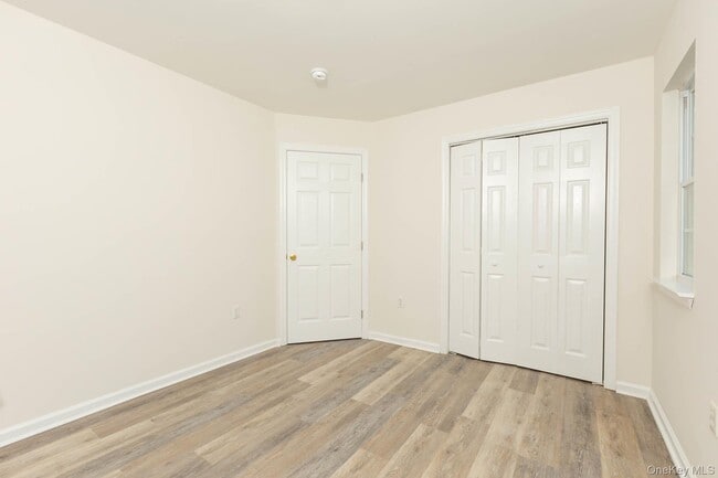 Building Photo - 105 Flurry Ln